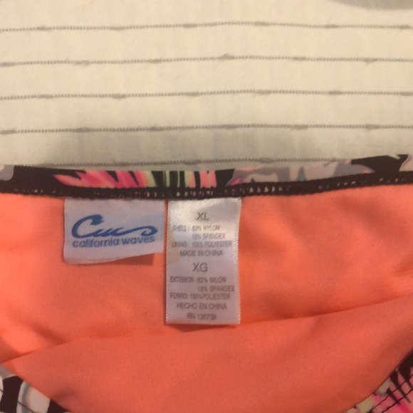 Bundle swim Victoria secret and California waves size L and XL - Picture 2 of 8